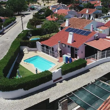Βίλα Lotus Villa, Αλμπουφέιρα