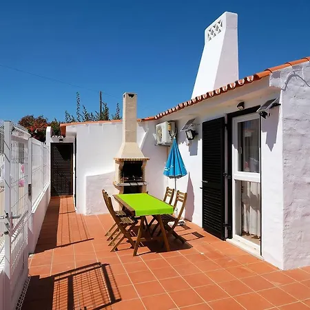 Lotus Villa, Βίλα *