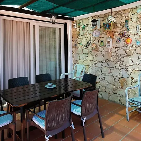 Lotus Villa, Βίλα *