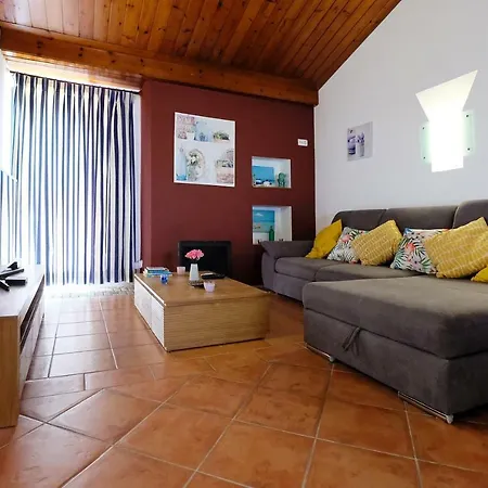 Lotus Villa, Βίλα Αλμπουφέιρα