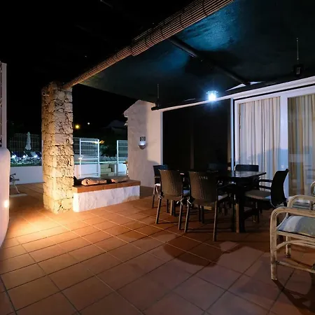 Βίλα Lotus Villa, Αλμπουφέιρα