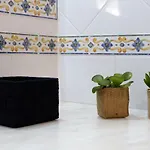 Lotus Villa, Βίλα