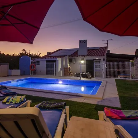 Lotus Villa, Αλμπουφέιρα