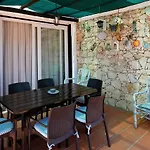 Lotus Villa, Vila *