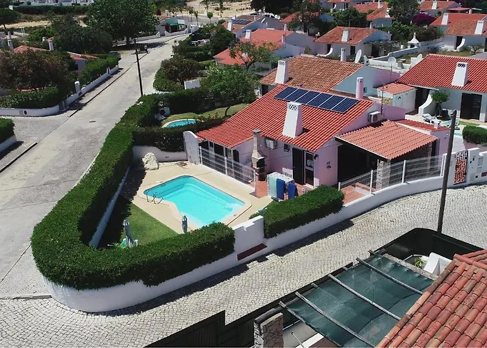 别墅 Lotus Villa, 阿尔布费拉